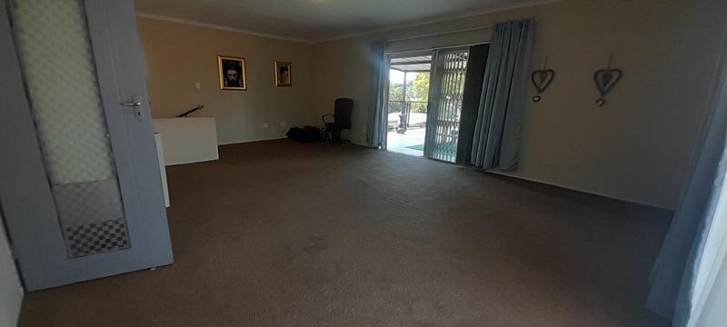 6 Bedroom Property for Sale in Florauna Gauteng