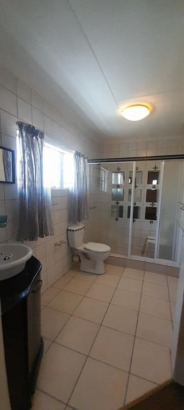 6 Bedroom Property for Sale in Florauna Gauteng