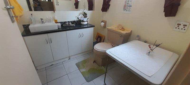 6 Bedroom Property for Sale in Florauna Gauteng