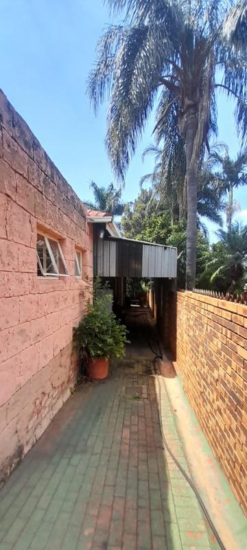 6 Bedroom Property for Sale in Florauna Gauteng
