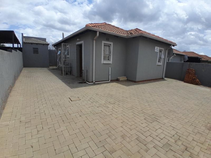 2 Bedroom Property for Sale in Lotus Gardens Gauteng