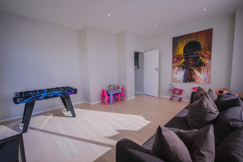 5 Bedroom Property for Sale in Copperleaf Estate Gauteng