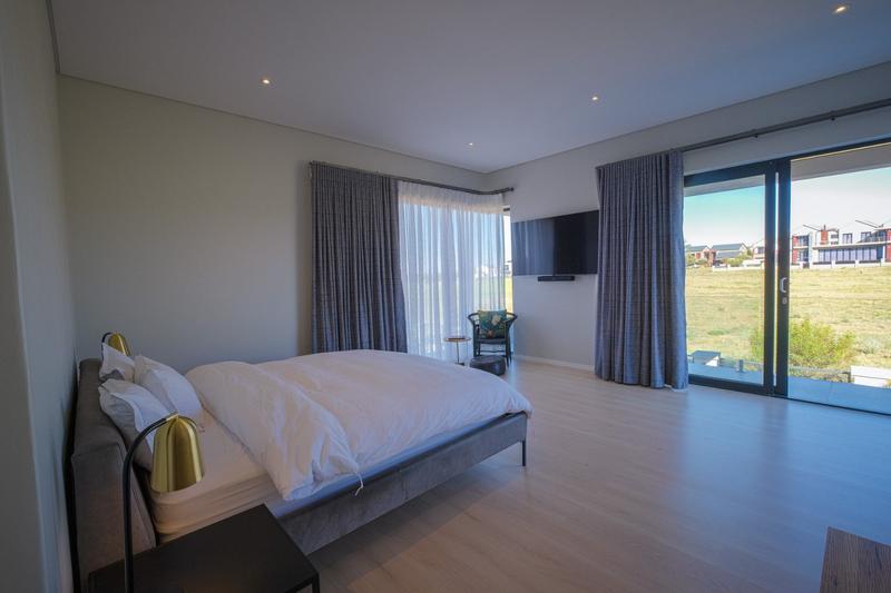 5 Bedroom Property for Sale in Copperleaf Estate Gauteng