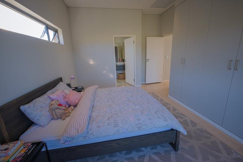 5 Bedroom Property for Sale in Copperleaf Estate Gauteng
