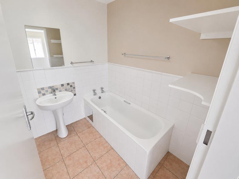 2 Bedroom Property for Sale in Die Hoewes Gauteng