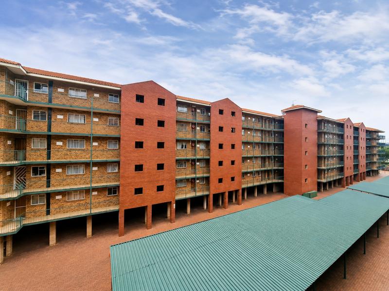 2 Bedroom Property for Sale in Die Hoewes Gauteng