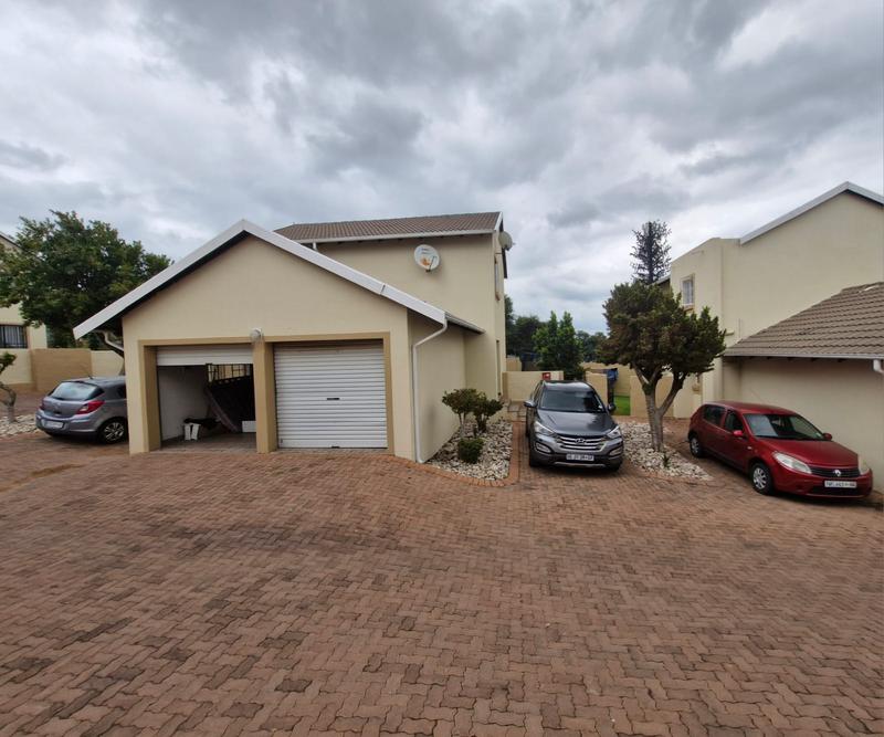 3 Bedroom Property for Sale in Kosmosdal Gauteng