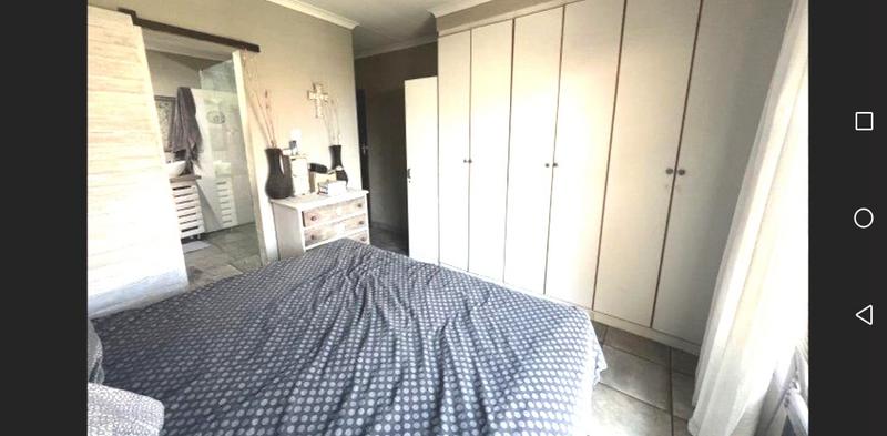 2 Bedroom Property for Sale in Rooihuiskraal North Gauteng