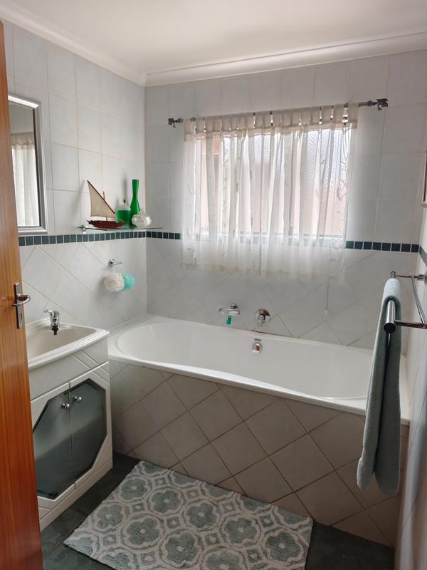 3 Bedroom Property for Sale in Klippoortje Gauteng