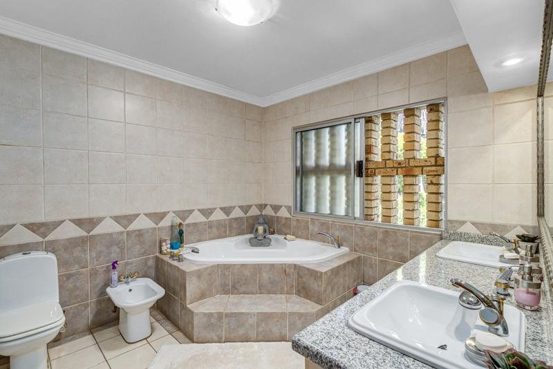 4 Bedroom Property for Sale in Magaliessig Gauteng