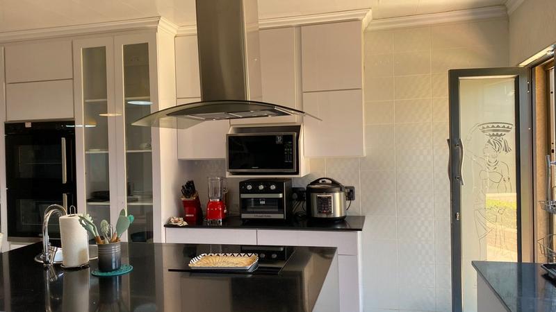 4 Bedroom Property for Sale in The Orchards Gauteng