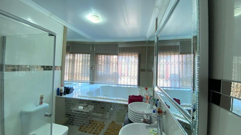 4 Bedroom Property for Sale in The Orchards Gauteng