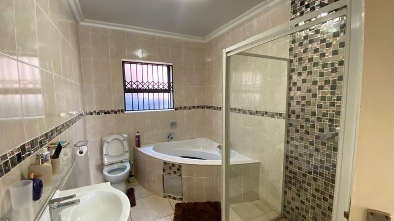 4 Bedroom Property for Sale in The Orchards Gauteng