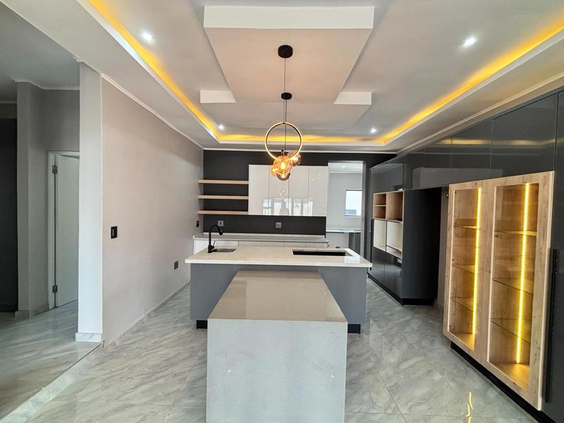 5 Bedroom Property for Sale in Six Fountains Residential Estate Gauteng