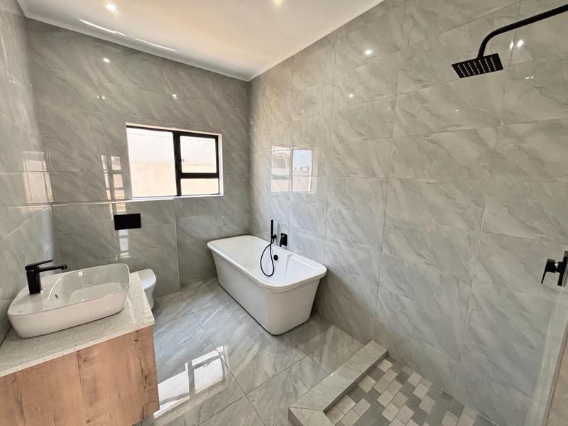 5 Bedroom Property for Sale in Six Fountains Residential Estate Gauteng