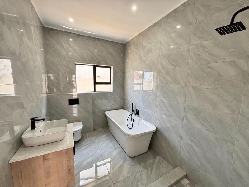 5 Bedroom Property for Sale in Six Fountains Residential Estate Gauteng