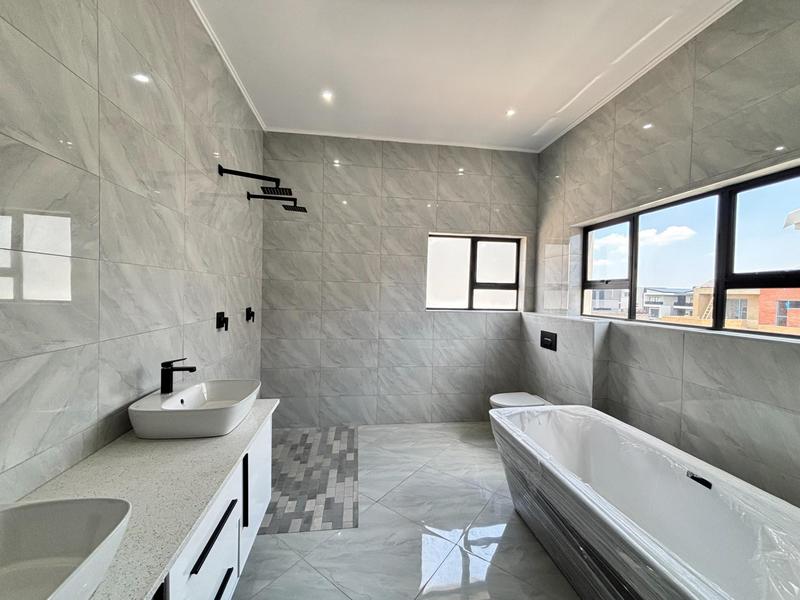 5 Bedroom Property for Sale in Six Fountains Residential Estate Gauteng