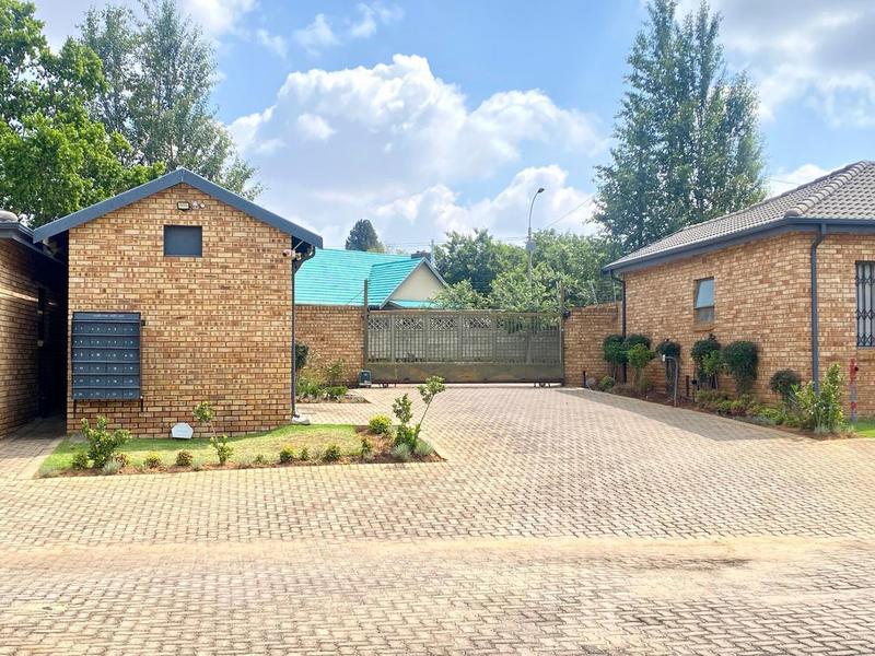 To Let 2 Bedroom Property for Rent in Creswell Park Gauteng