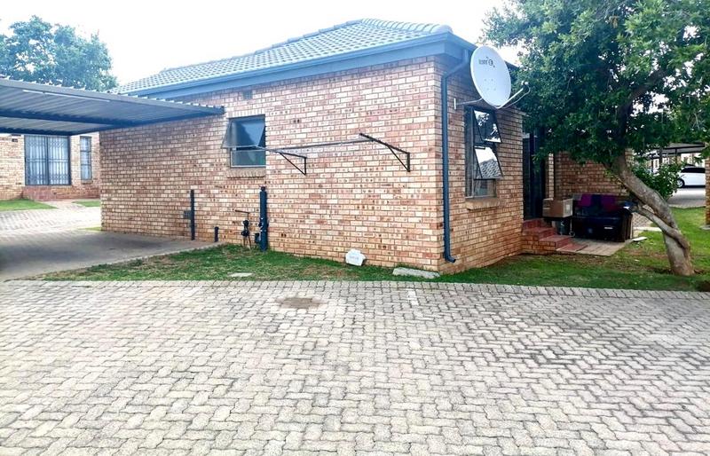 To Let 2 Bedroom Property for Rent in Creswell Park Gauteng