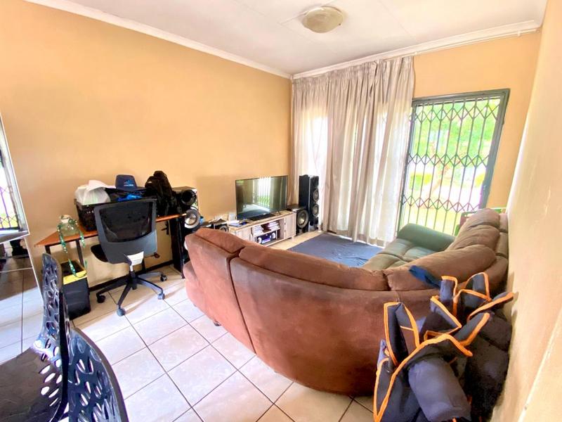 To Let 2 Bedroom Property for Rent in Creswell Park Gauteng