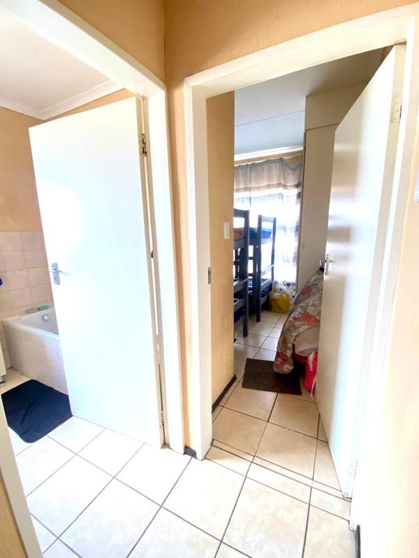 To Let 2 Bedroom Property for Rent in Creswell Park Gauteng