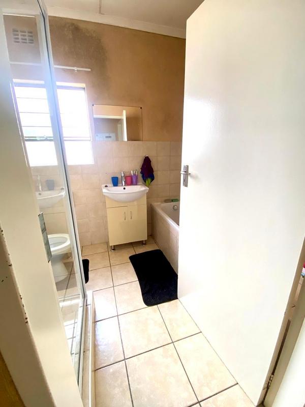 To Let 2 Bedroom Property for Rent in Creswell Park Gauteng