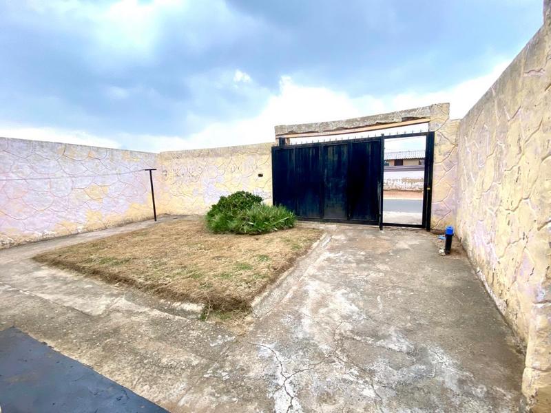 2 Bedroom Property for Sale in Diepkloof Zone 4 Gauteng