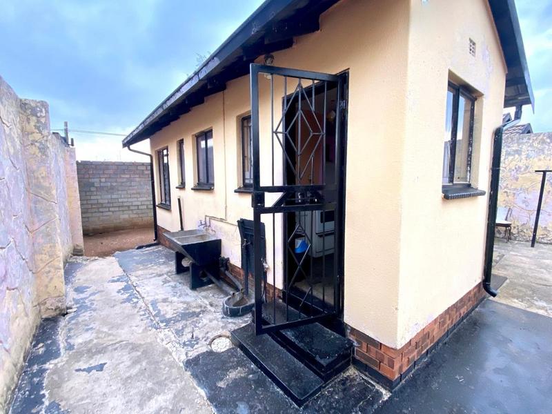 2 Bedroom Property for Sale in Diepkloof Zone 4 Gauteng
