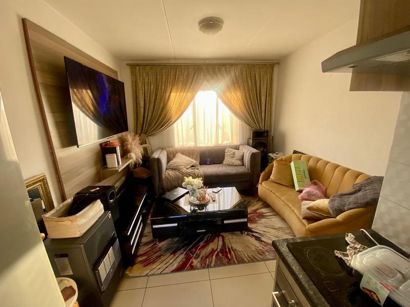 To Let 2 Bedroom Property for Rent in Fleurhof Gauteng