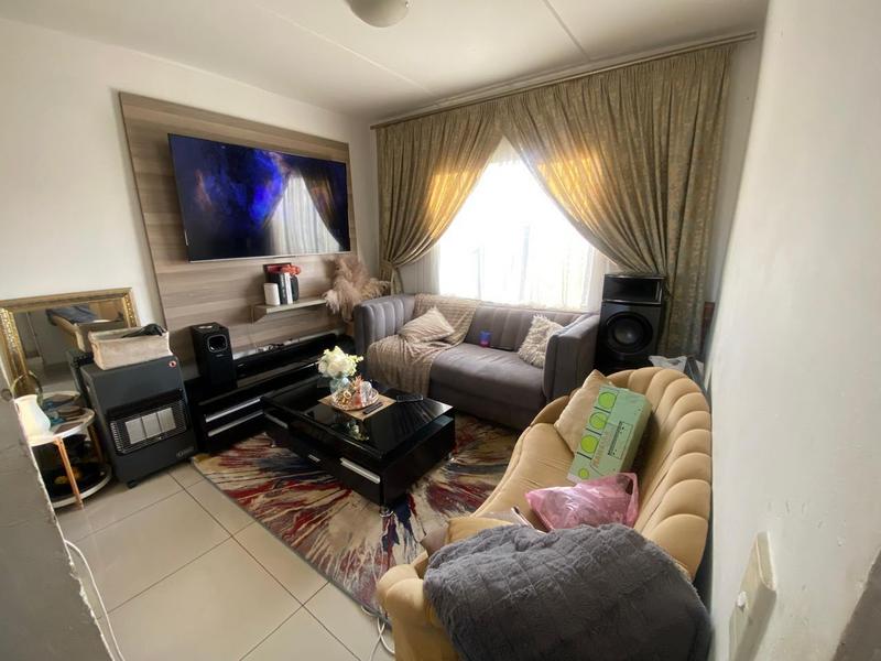 To Let 2 Bedroom Property for Rent in Fleurhof Gauteng