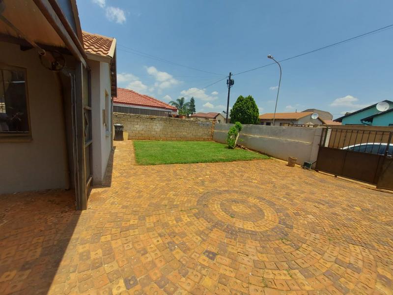 3 Bedroom Property for Sale in Protea Glen Gauteng
