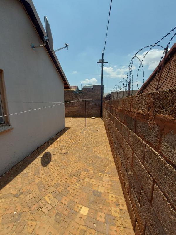 3 Bedroom Property for Sale in Protea Glen Gauteng