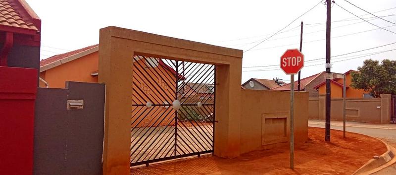 3 Bedroom Property for Sale in Bram Fischerville Gauteng
