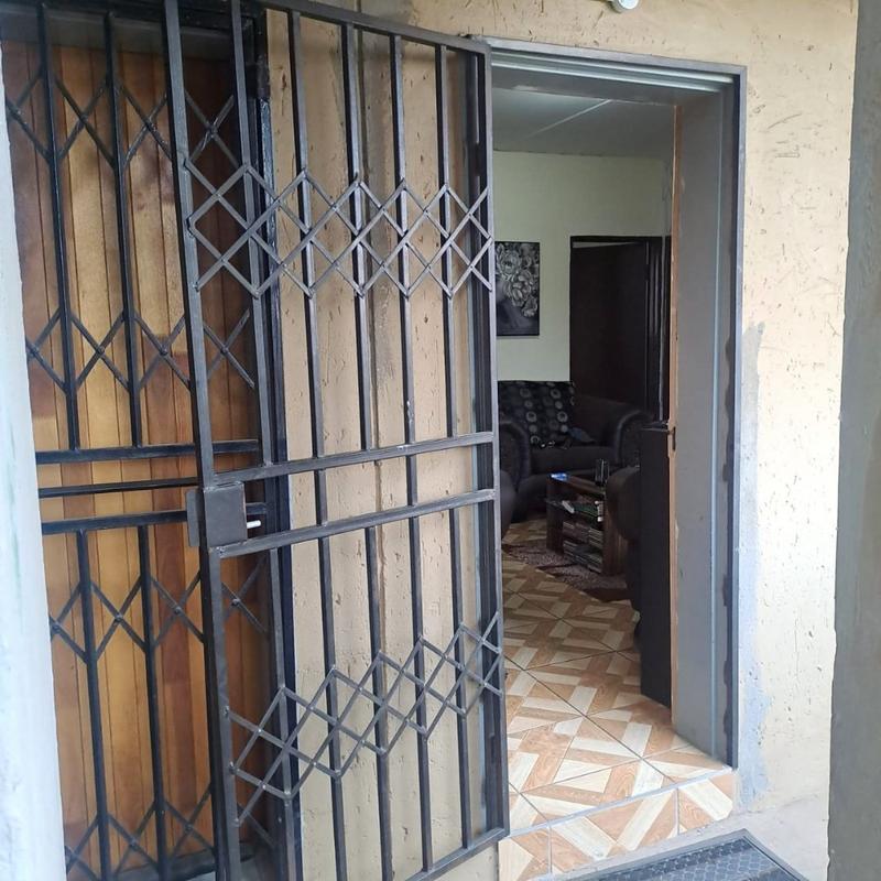 2 Bedroom Property for Sale in Fleurhof Gauteng