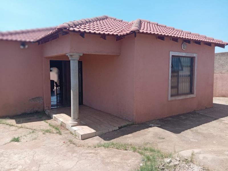 4 Bedroom Property for Sale in Mngadi Gauteng