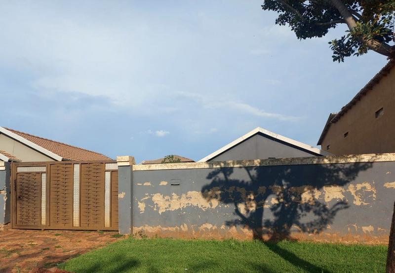 2 Bedroom Property for Sale in Protea Glen Gauteng