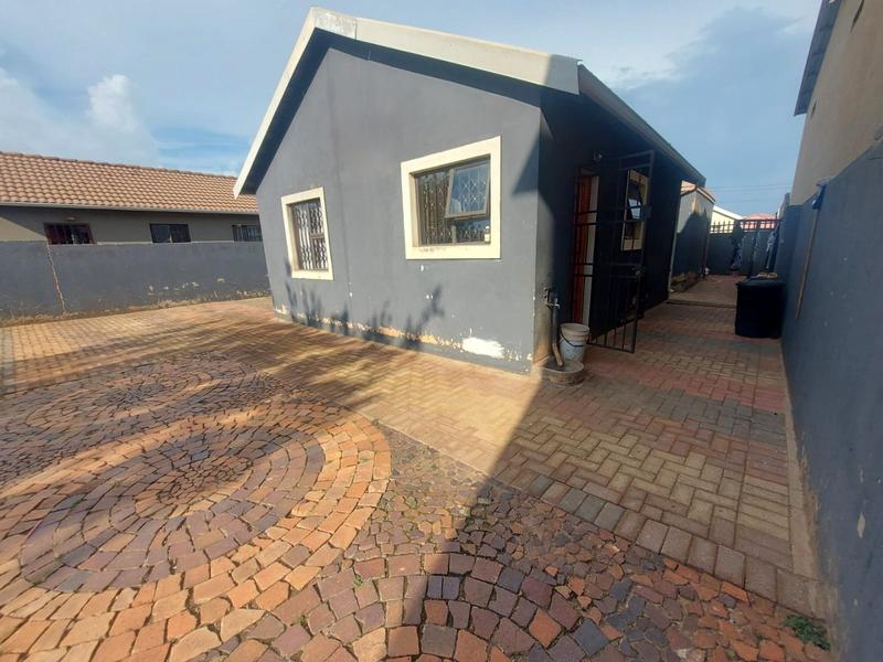 2 Bedroom Property for Sale in Protea Glen Gauteng
