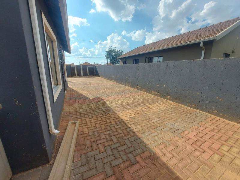 2 Bedroom Property for Sale in Protea Glen Gauteng