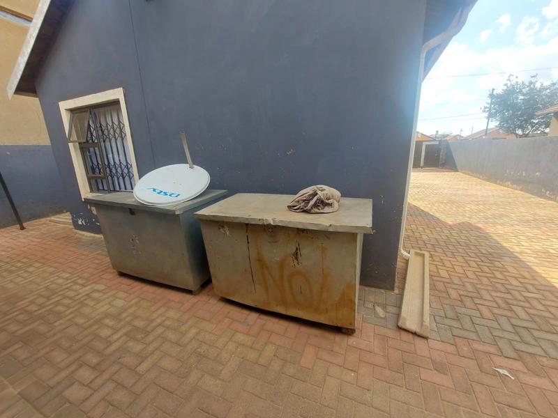 2 Bedroom Property for Sale in Protea Glen Gauteng