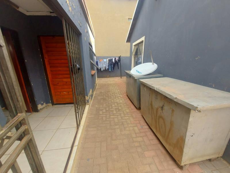 2 Bedroom Property for Sale in Protea Glen Gauteng