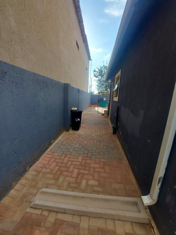 2 Bedroom Property for Sale in Protea Glen Gauteng
