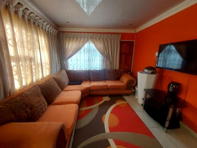 2 Bedroom Property for Sale in Protea Glen Gauteng