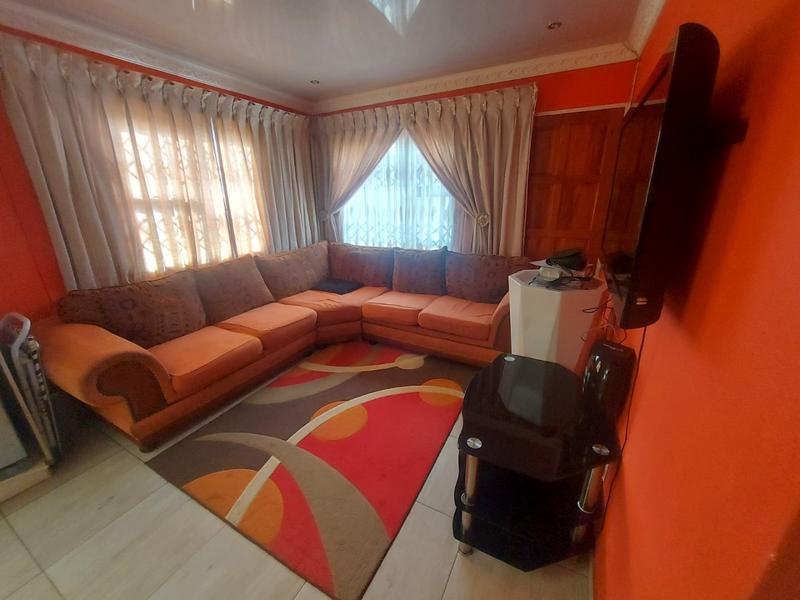 2 Bedroom Property for Sale in Protea Glen Gauteng