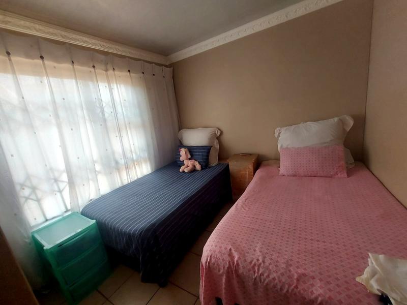 2 Bedroom Property for Sale in Protea Glen Gauteng