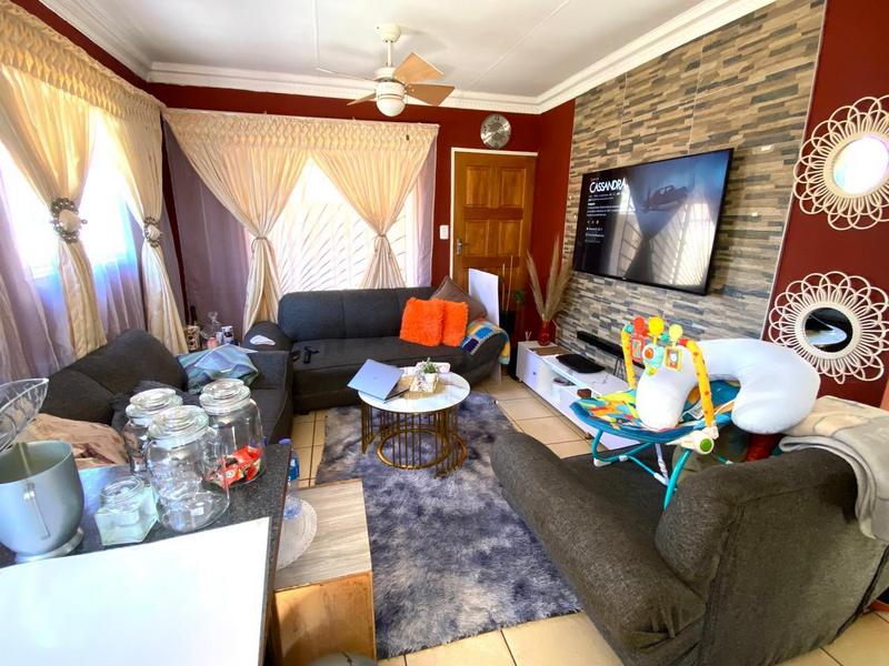 2 Bedroom Property for Sale in Protea Glen Gauteng