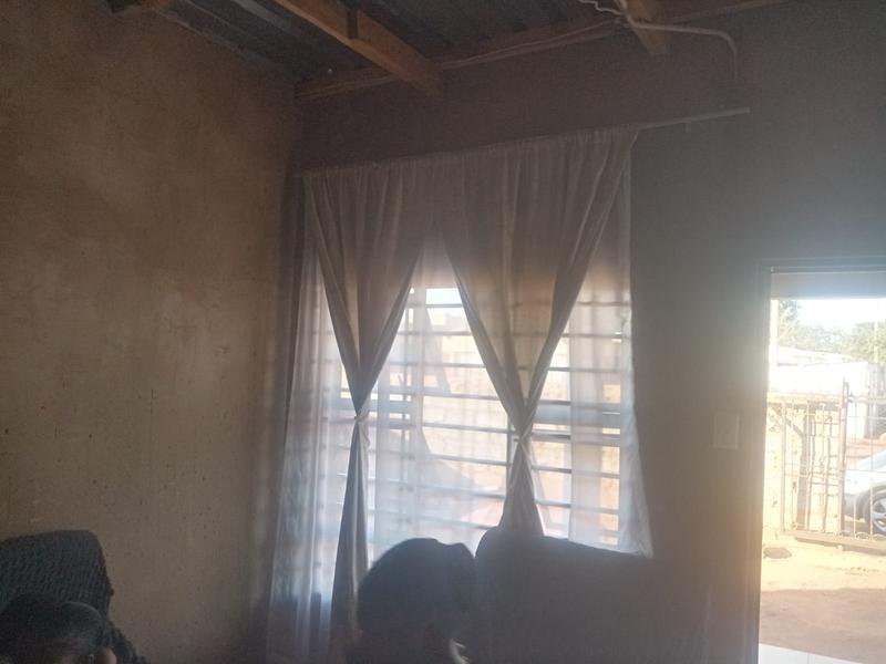 2 Bedroom Property for Sale in Zonkezizwe Gauteng
