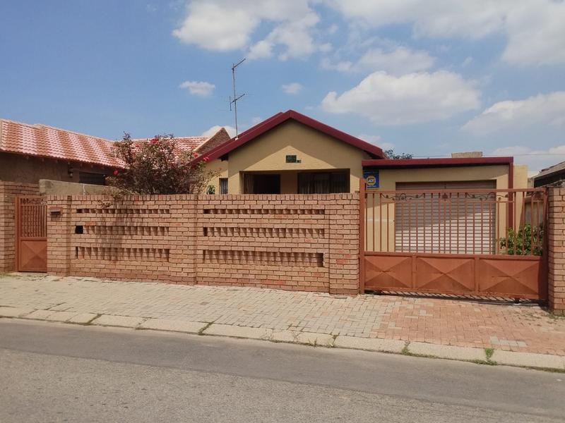 3 Bedroom Property for Sale in Diepkloof Gauteng