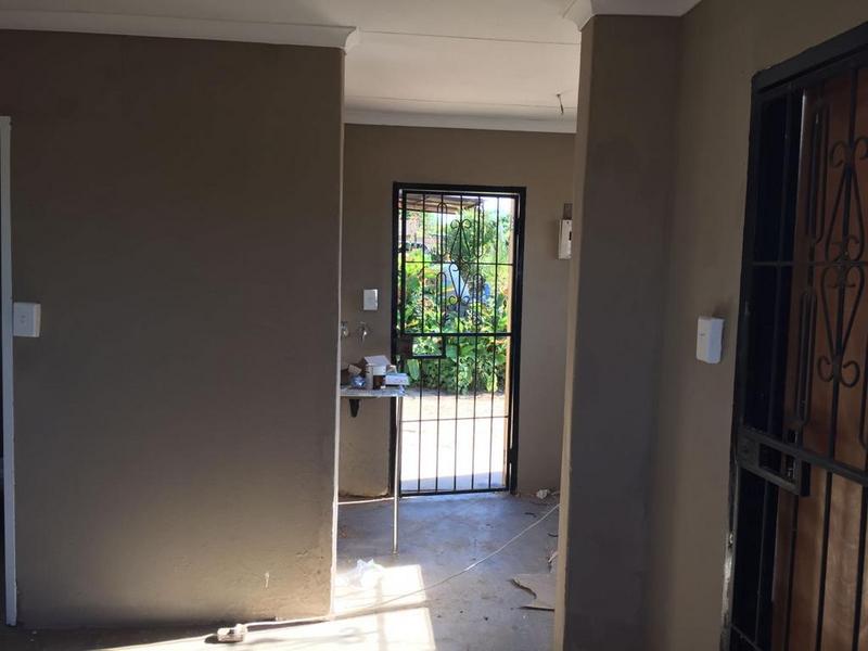 8 Bedroom Property for Sale in Olievenhoutbosch Gauteng