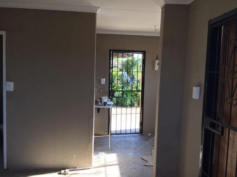 8 Bedroom Property for Sale in Olievenhoutbosch Gauteng
