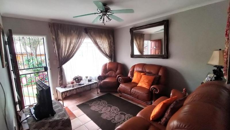 2 Bedroom Property for Sale in Rooihuiskraal North Gauteng